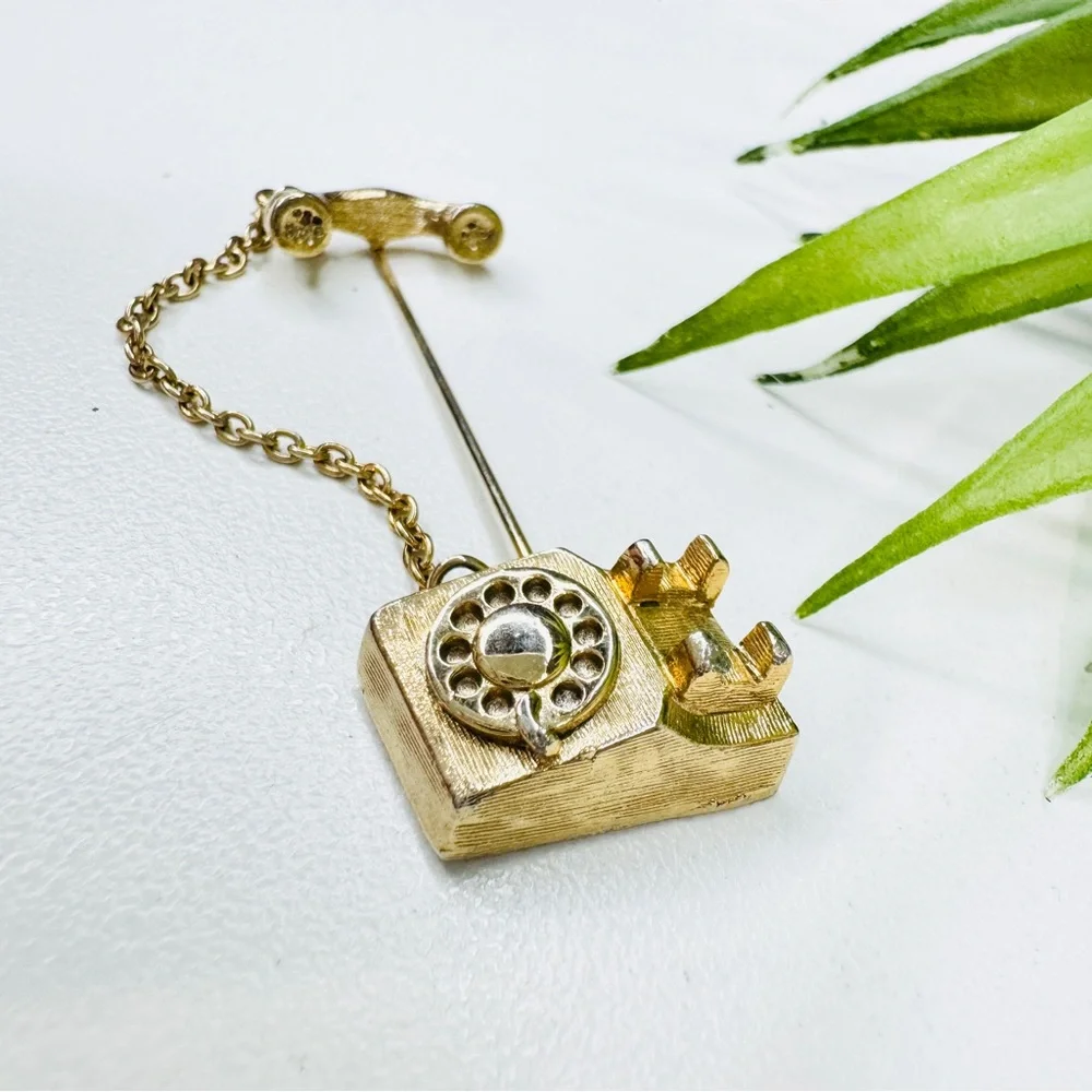 Vintage 70s Avon Rotary Telephone Chatelaine Dangle Cord Gold Tone Brooch